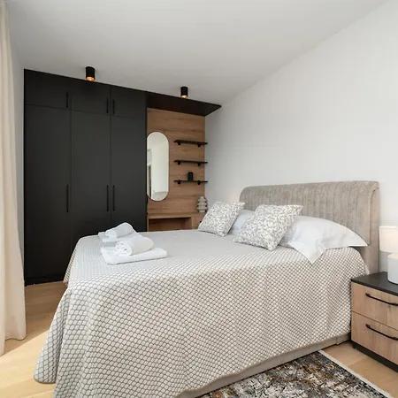 New! Adore * Makarska