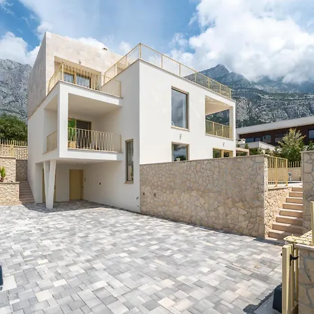 New! Adore * Makarska