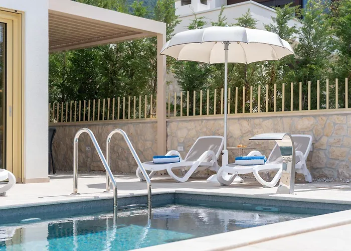 New! Adore * Makarska