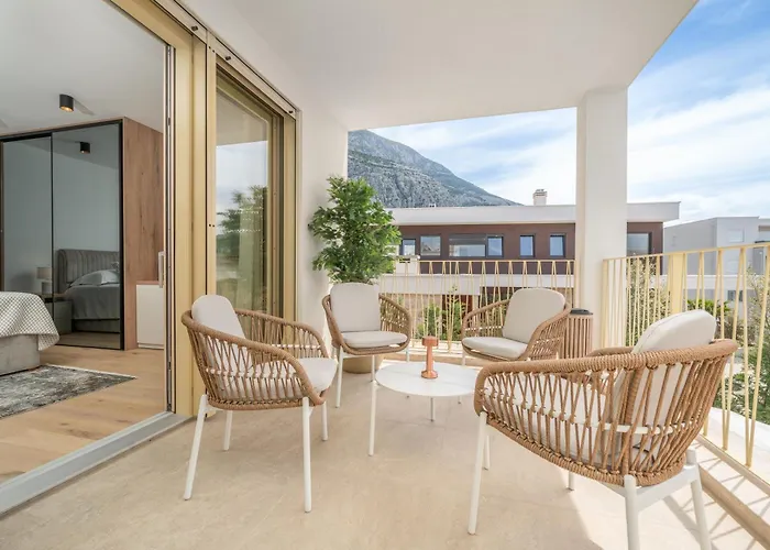 New! Adore Vila Makarska