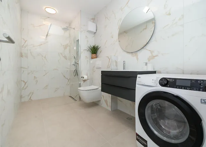 New! Adore * Makarska