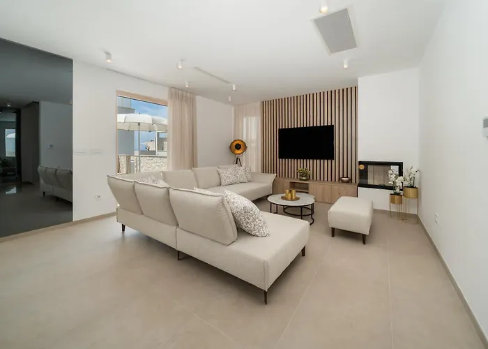 New! Adore * Makarska