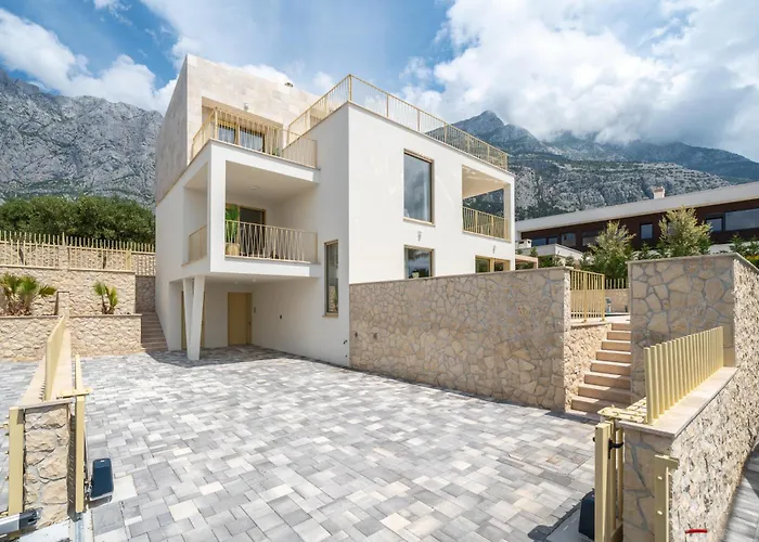 New! Adore * Makarska