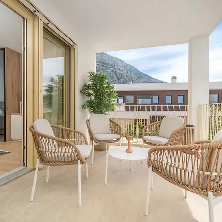 New! Adore Вілла Макарська