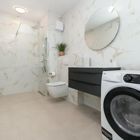 New! Adore * 마카르스카