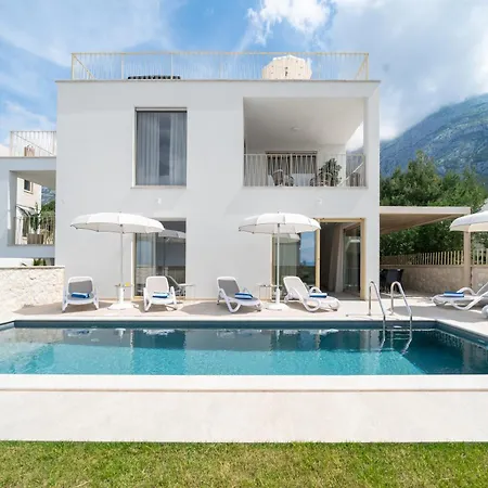 New! Adore Вілла *