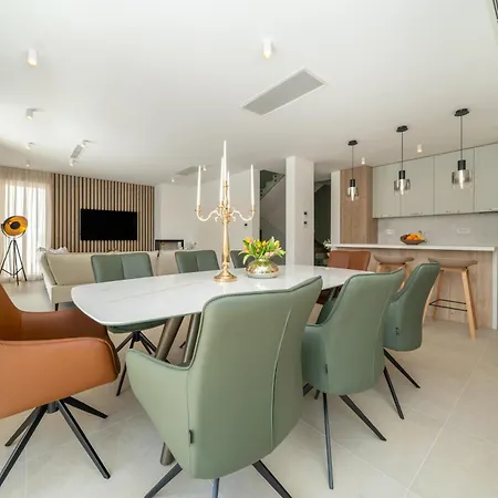 Вілла New! Adore Макарська