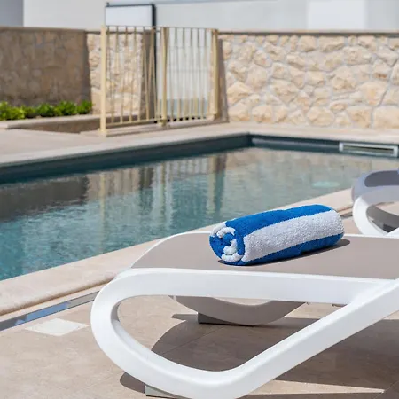 New! Adore 빌라 마카르스카