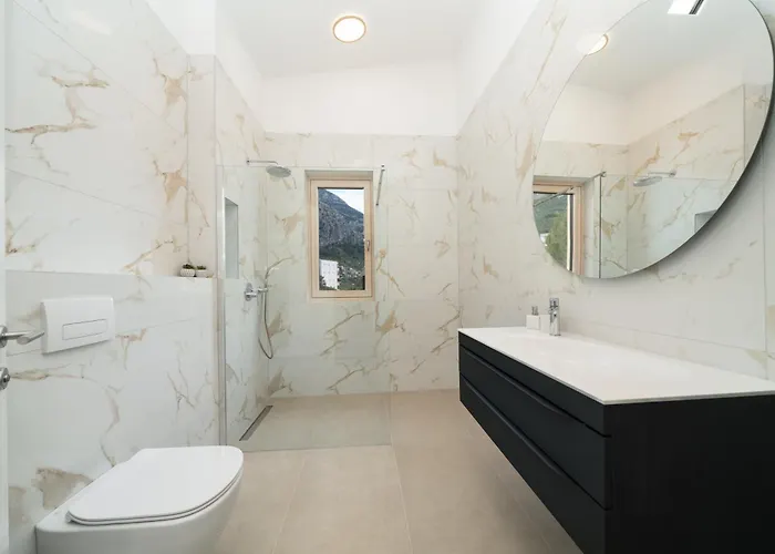 New! Adore Макарська