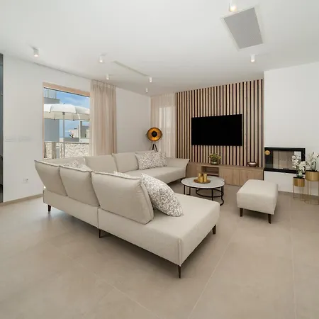 New! Adore * Makarska