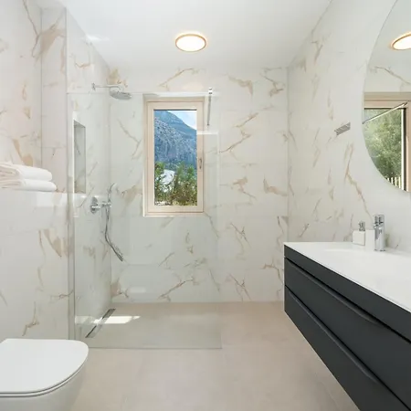 Willa New! Adore Makarska