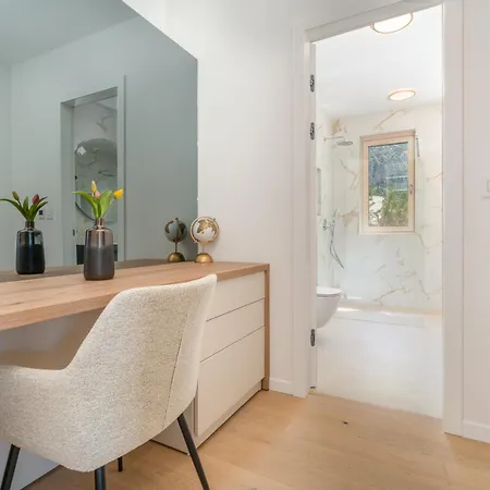 New! Adore * Makarska