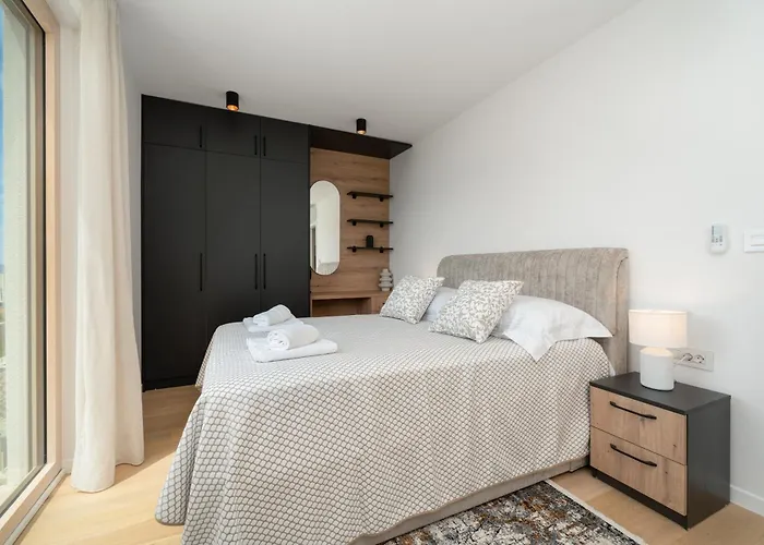 New! Adore * Μακάρσκα